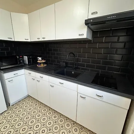 Apartament 900m De La Gare *